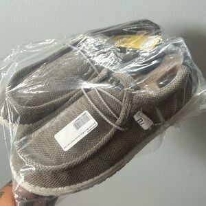 BRAND NEW MENS HEY DUDES